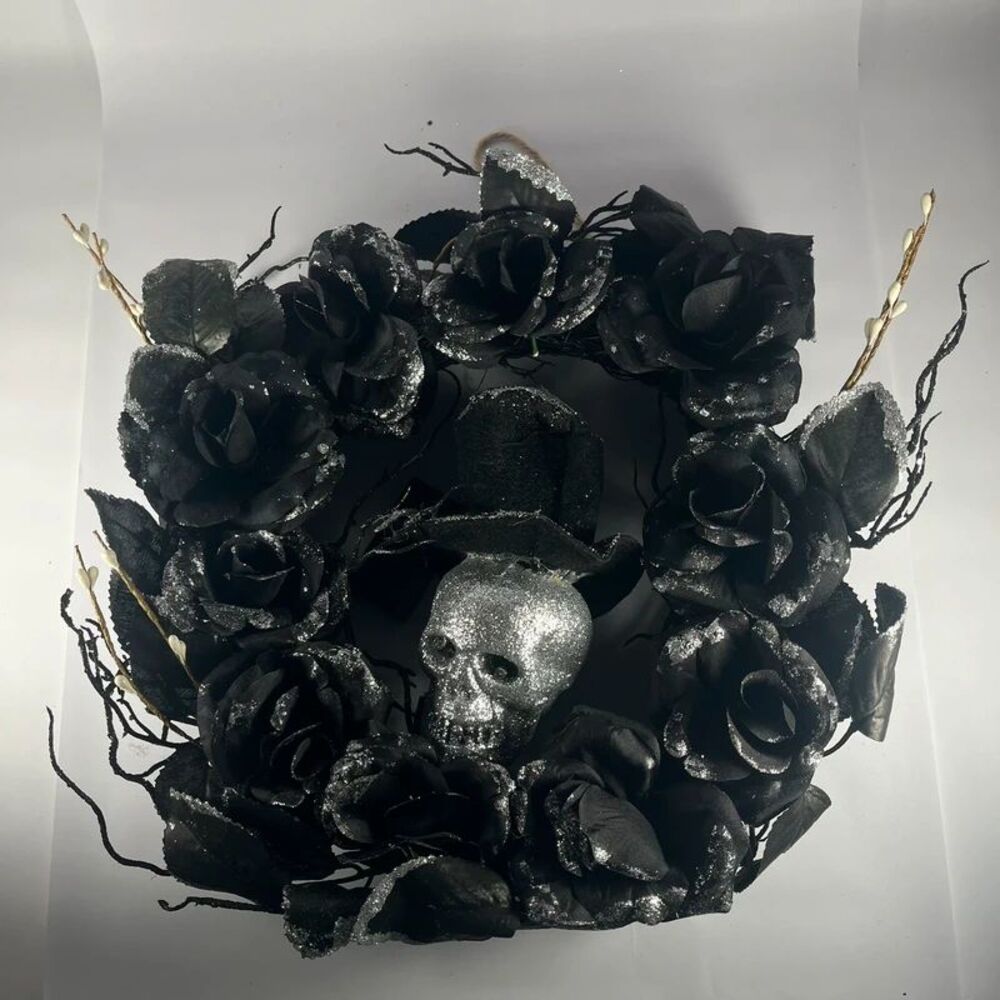 Halloween gothic skull wreath